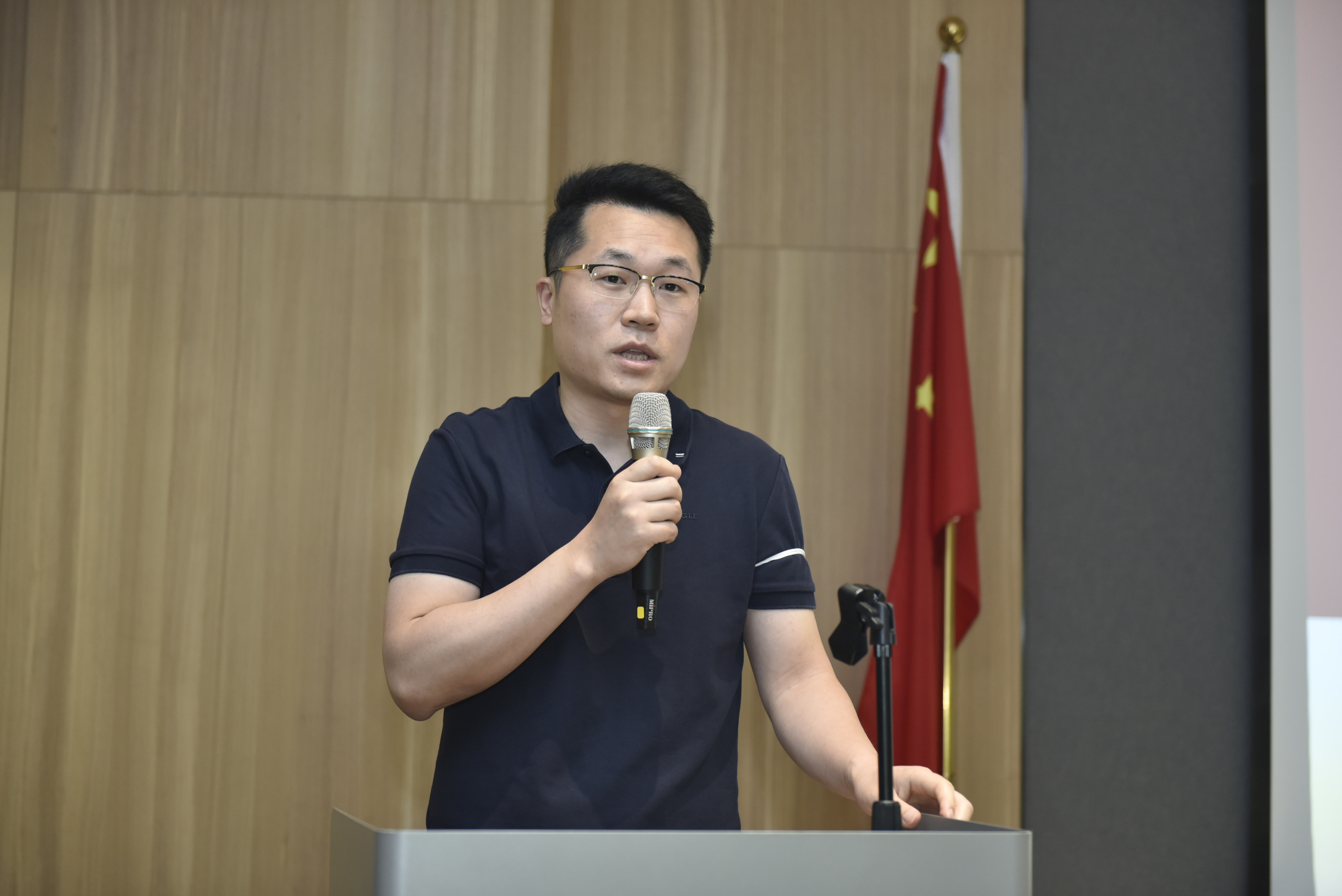 3投资中心邵青.JPG 3投资中心邵青.JPG